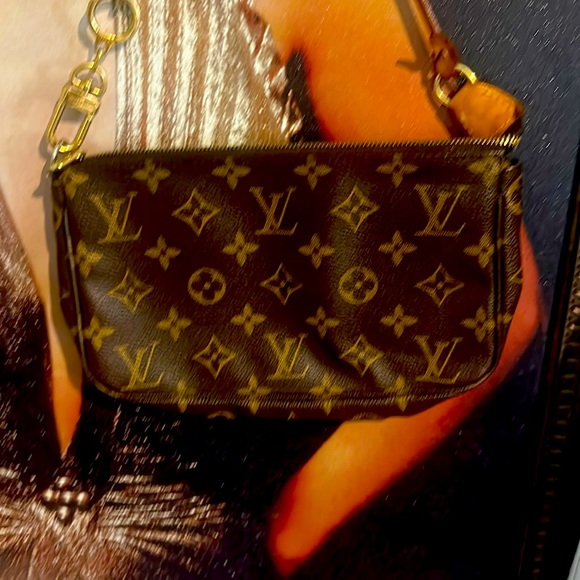 Authentic LV pouchette - Picture 1 of 4